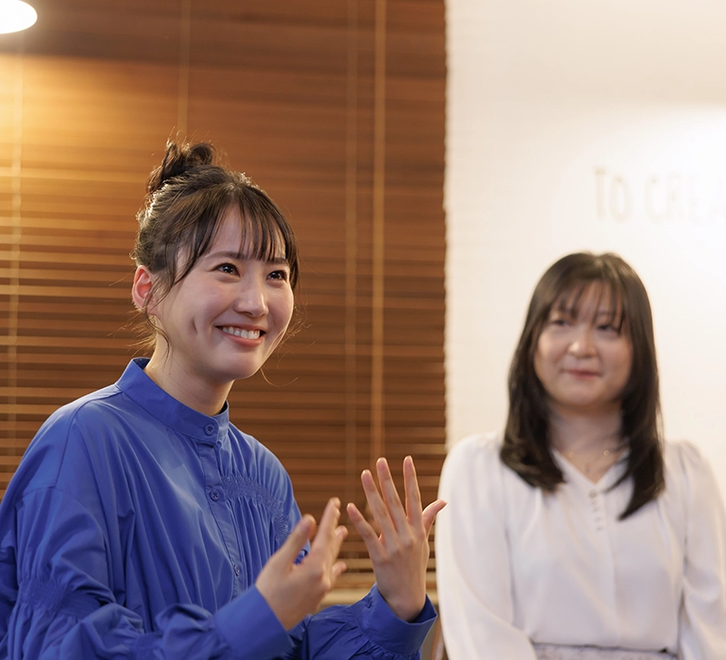 恩師と対談する横山さん